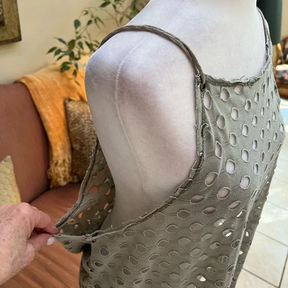 Dylan Size Medium Taupe Tank Top - Picture 4 of 6